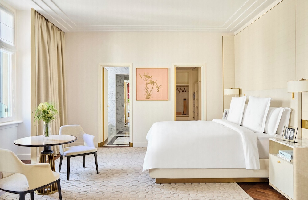 Four Seasons Hotel Milano — Hotel rooms in Milan, Lombardy