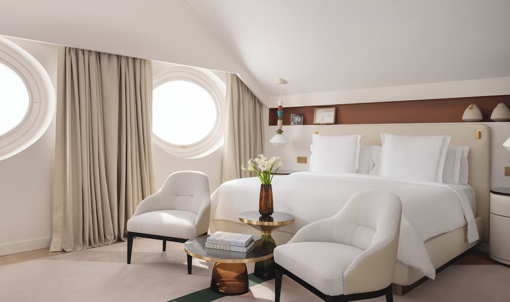 Four Seasons Hotel Milano — Hotel rooms in Milan, Lombardy