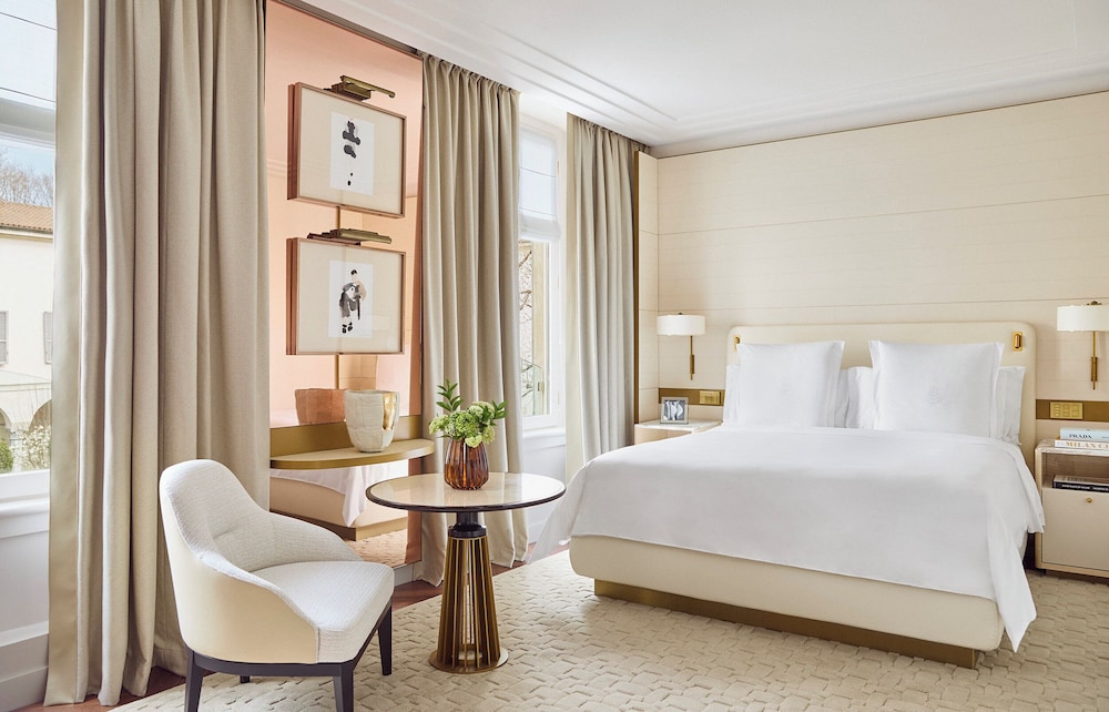 Four Seasons Hotel Milano — Hotel rooms in Milan, Lombardy