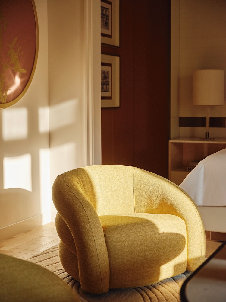 Four Seasons Hotel Milano — Hotel rooms in Milan, Lombardy