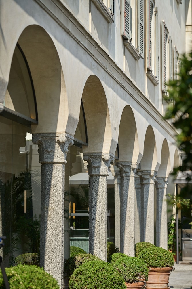 Four Seasons Hotel Milano — Hotel building in Milan, Lombardy