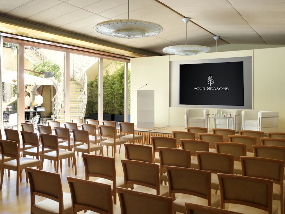 Four Seasons Hotel Milano — Hotel building in Milan, Lombardy