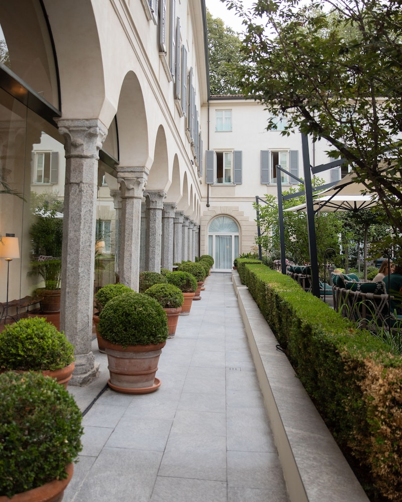 Four Seasons Hotel Milano — Hotel building in Milan, Lombardy