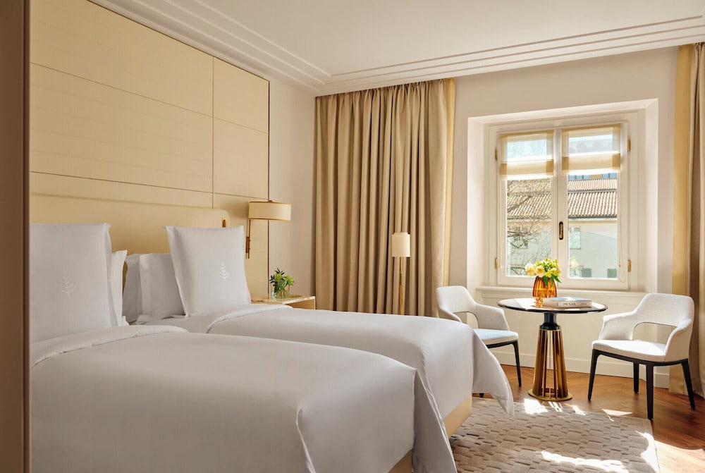 Four Seasons Hotel Milano — Hotel rooms in Milan, Lombardy