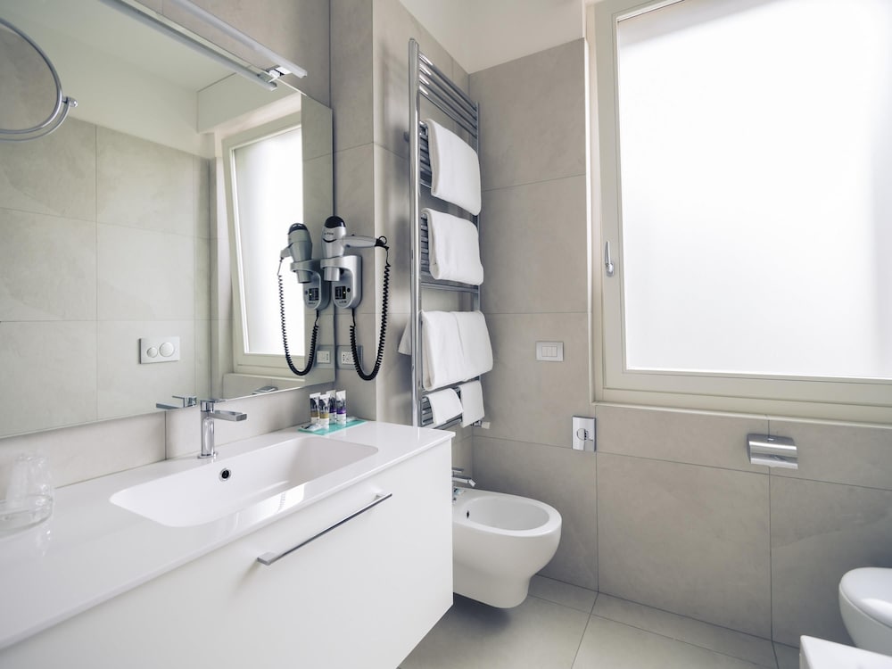 Mercure Milano Solari — Hotel rooms in Milan, Lombardy