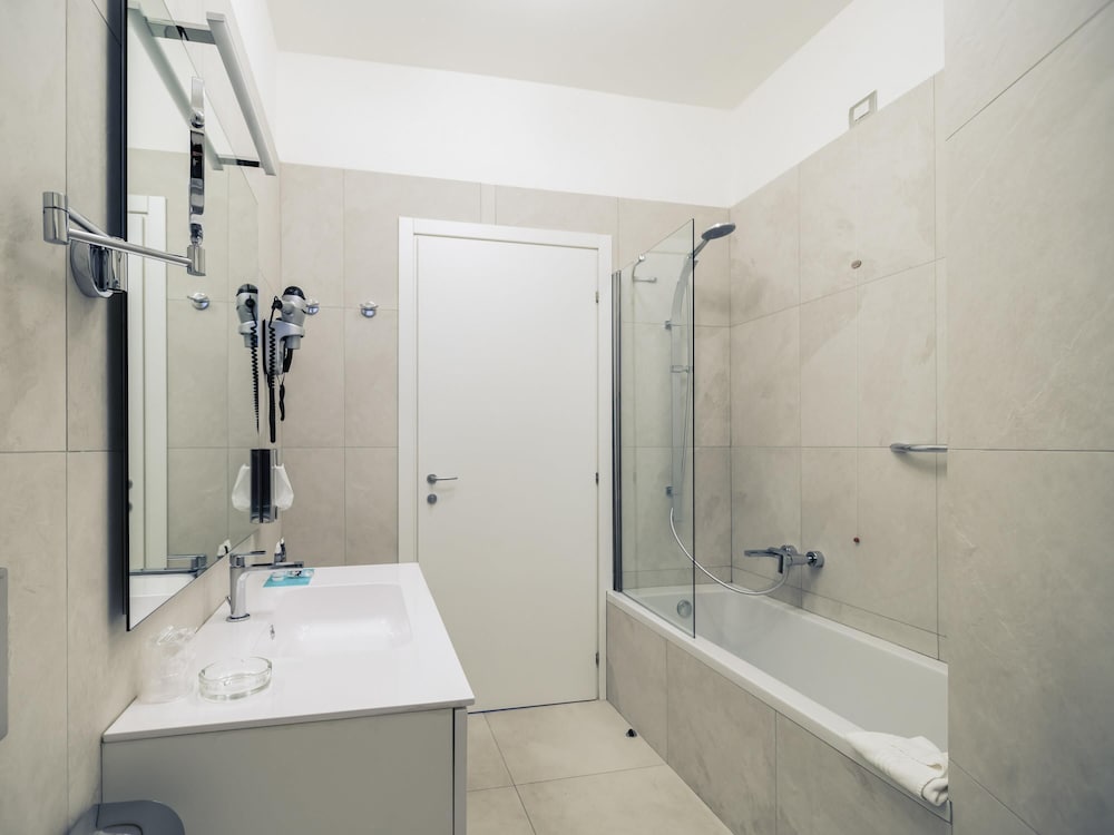 Mercure Milano Solari — Hotel rooms in Milan, Lombardy