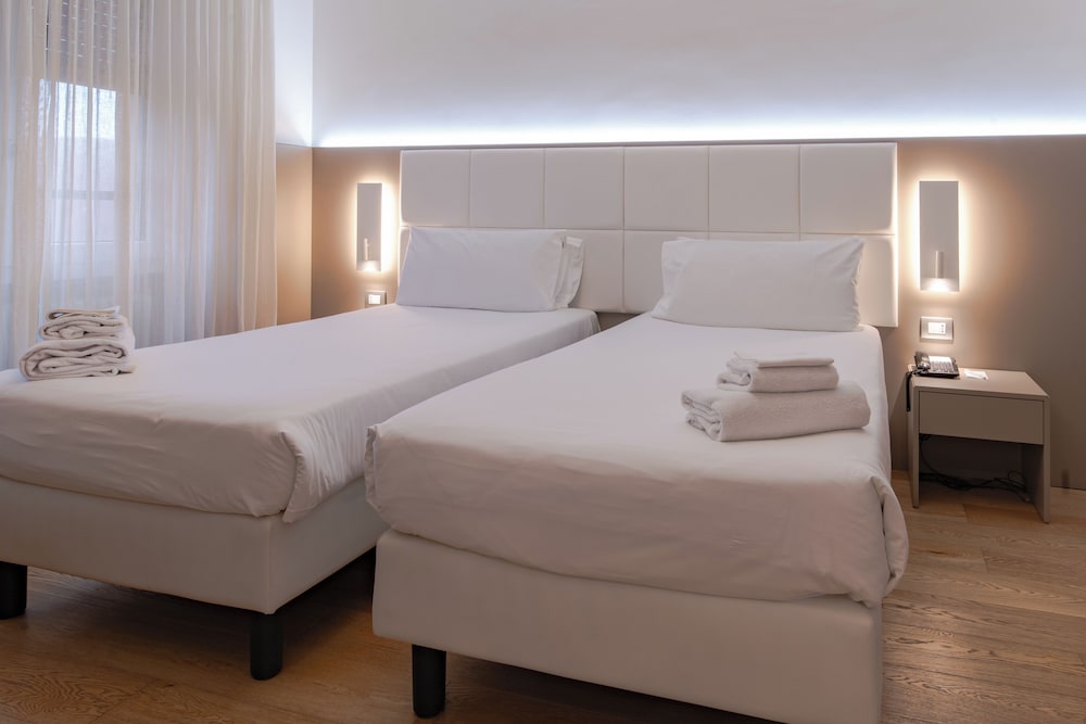 Mercure Milano Solari — Hotel rooms in Milan, Lombardy