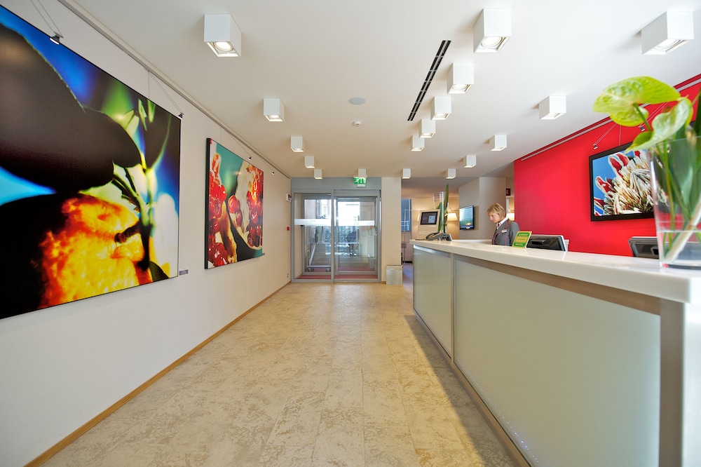 Mercure Milano Solari — Hotel building in Milan, Lombardy
