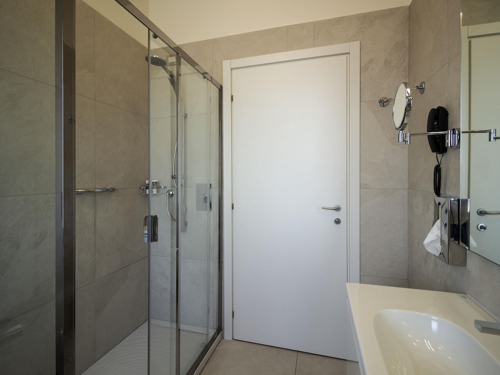 Mercure Milano Solari — Hotel rooms in Milan, Lombardy