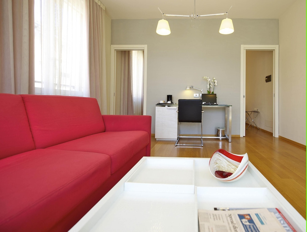 Mercure Milano Solari — Hotel rooms in Milan, Lombardy