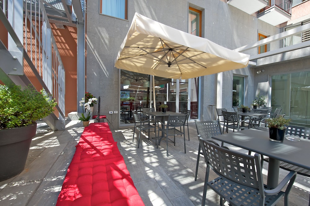 Mercure Milano Solari — Restaurant & bars in Milan, Lombardy