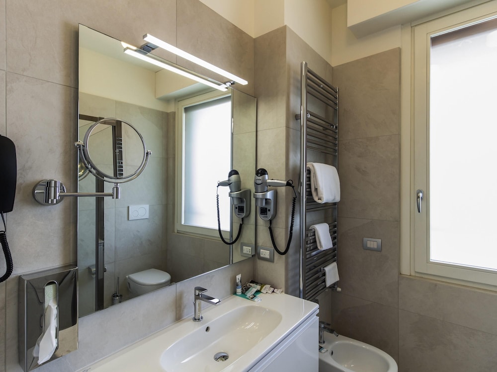 Mercure Milano Solari — Hotel rooms in Milan, Lombardy