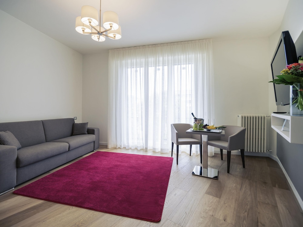 Mercure Milano Solari — Hotel rooms in Milan, Lombardy