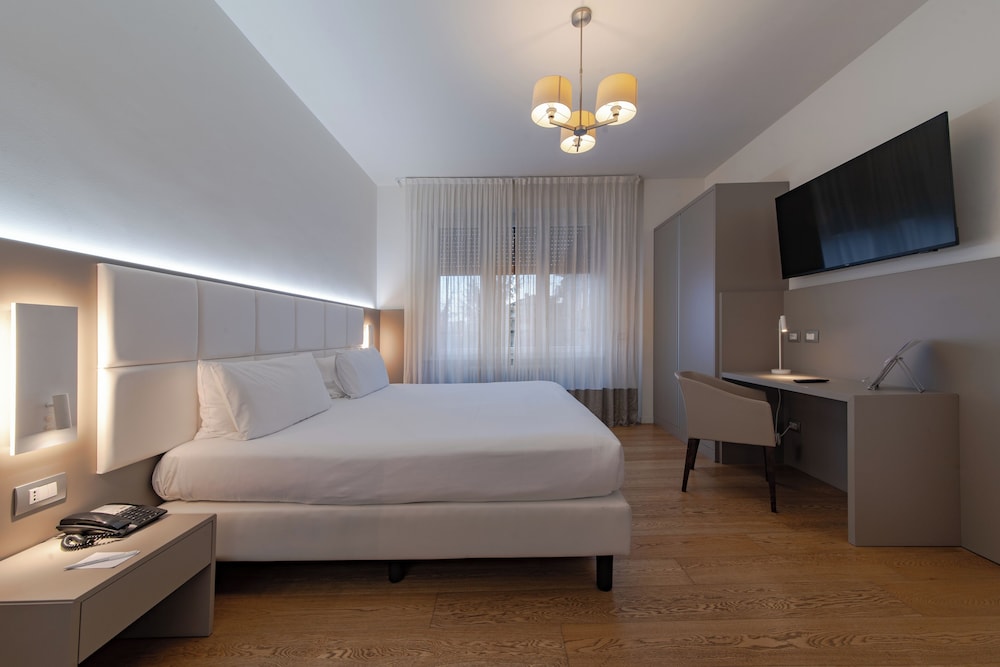 Mercure Milano Solari — Hotel rooms in Milan, Lombardy