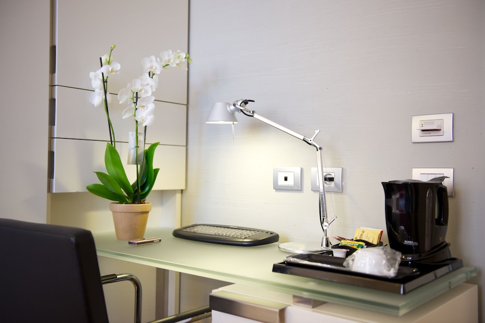 Mercure Milano Solari — Hotel rooms in Milan, Lombardy