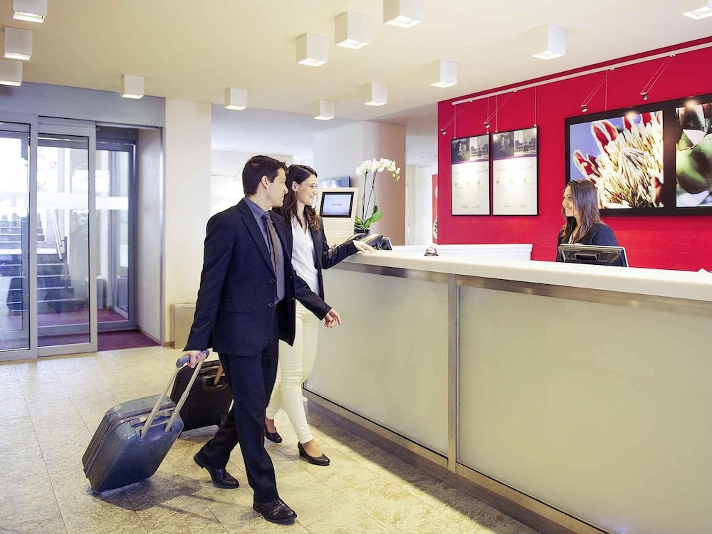 Mercure Milano Solari — Hotel building in Milan, Lombardy