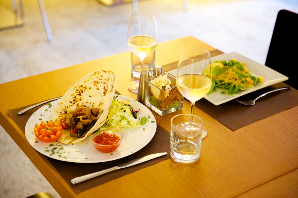 Mercure Milano Solari — Restaurant & bars in Milan, Lombardy