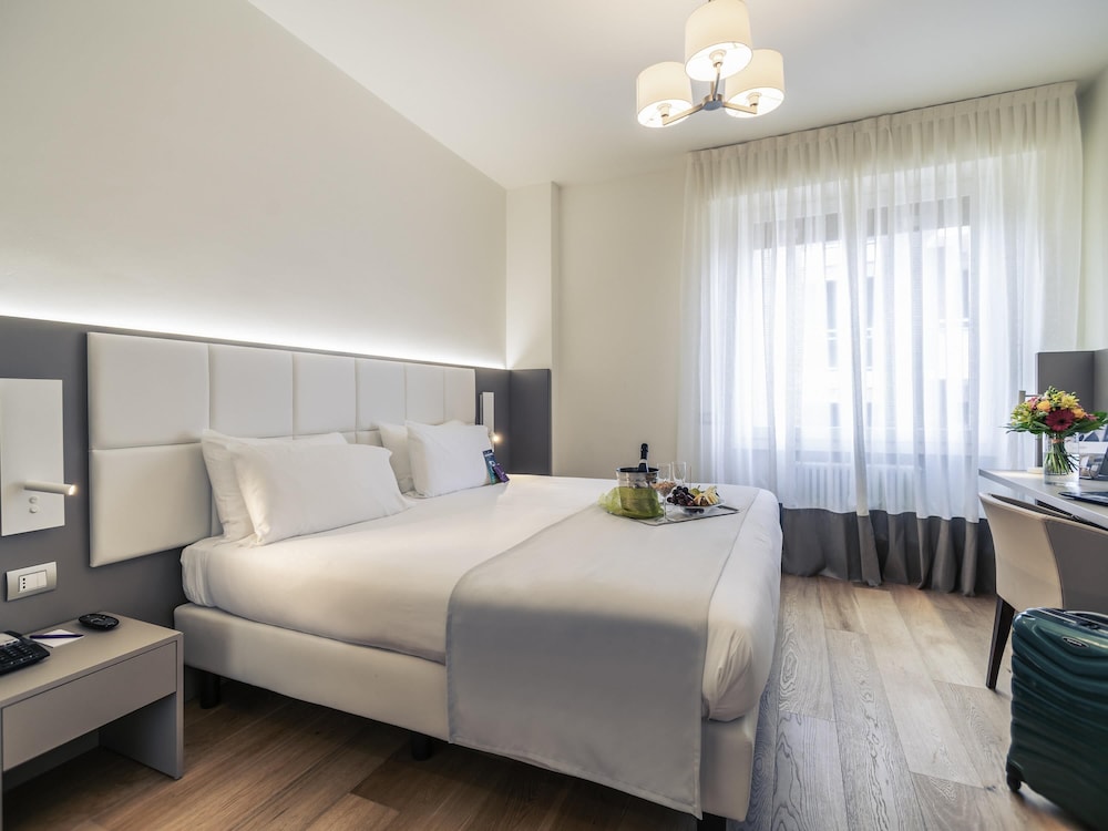 Mercure Milano Solari — Hotel rooms in Milan, Lombardy