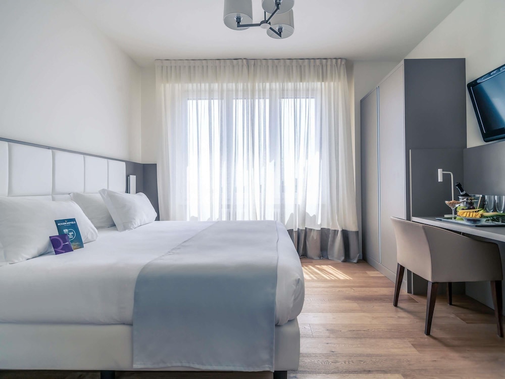 Mercure Milano Solari — Hotel rooms in Milan, Lombardy
