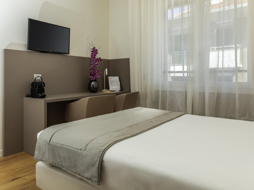 Mercure Milano Solari — Hotel rooms in Milan, Lombardy