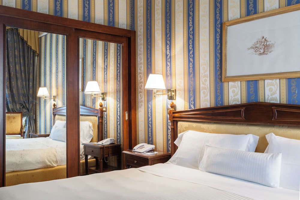 Sina De la Ville — Hotel rooms in Milan, Lombardy