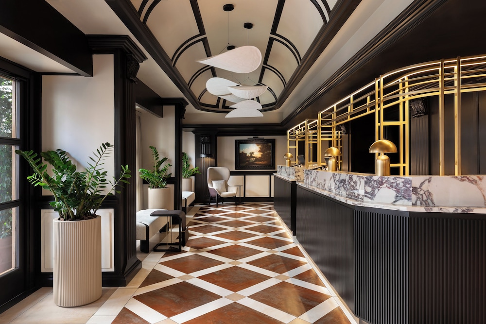 Sina De la Ville — Hotel building in Milan, Lombardy