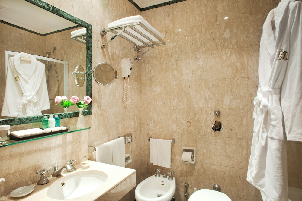 Sina De la Ville — Hotel rooms in Milan, Lombardy