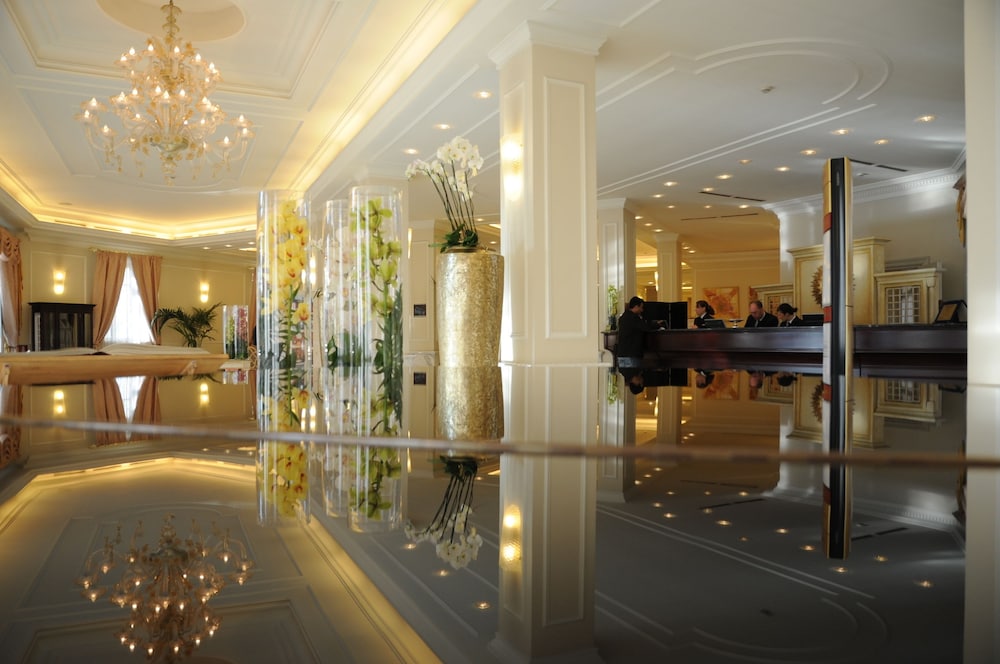 Grand Visconti Palace — Hotel building in Milan, Lombardy