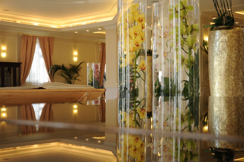 Grand Visconti Palace — Hotel building in Milan, Lombardy