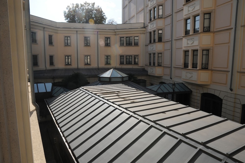 Grand Visconti Palace — Hotel building in Milan, Lombardy