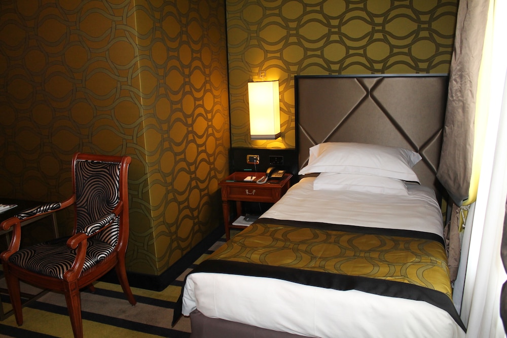 Grand Visconti Palace — Hotel rooms in Milan, Lombardy