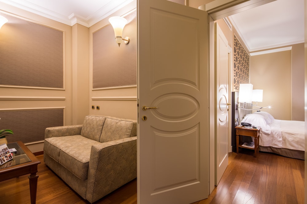 Grand Visconti Palace — Hotel rooms in Milan, Lombardy