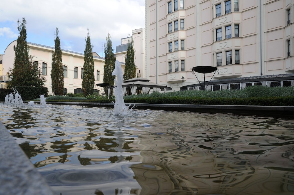 Grand Visconti Palace — Hotel building in Milan, Lombardy
