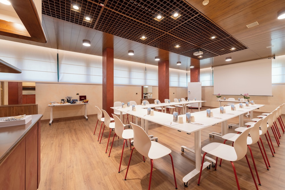 Hotel Raffaello — Restaurant & bars in Milan, Lombardy
