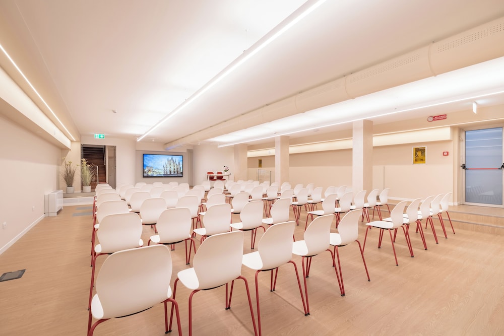 Hotel Raffaello — Hotel building in Milan, Lombardy