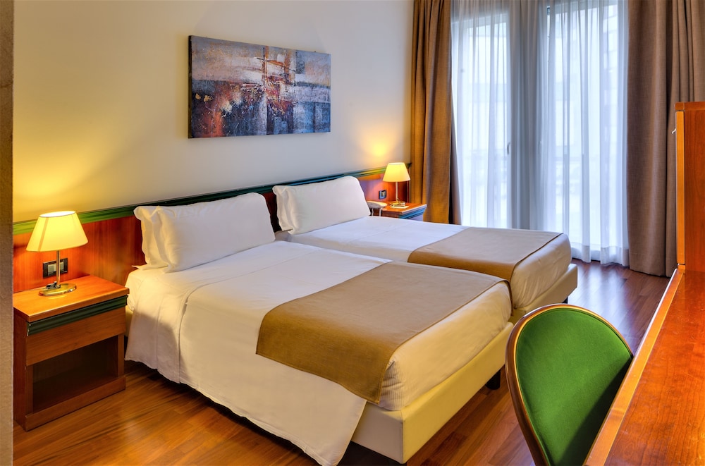 Hotel Raffaello — Hotel rooms in Milan, Lombardy