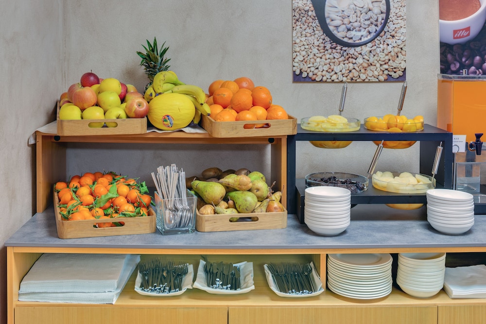 Hotel Raffaello — Restaurant & bars in Milan, Lombardy
