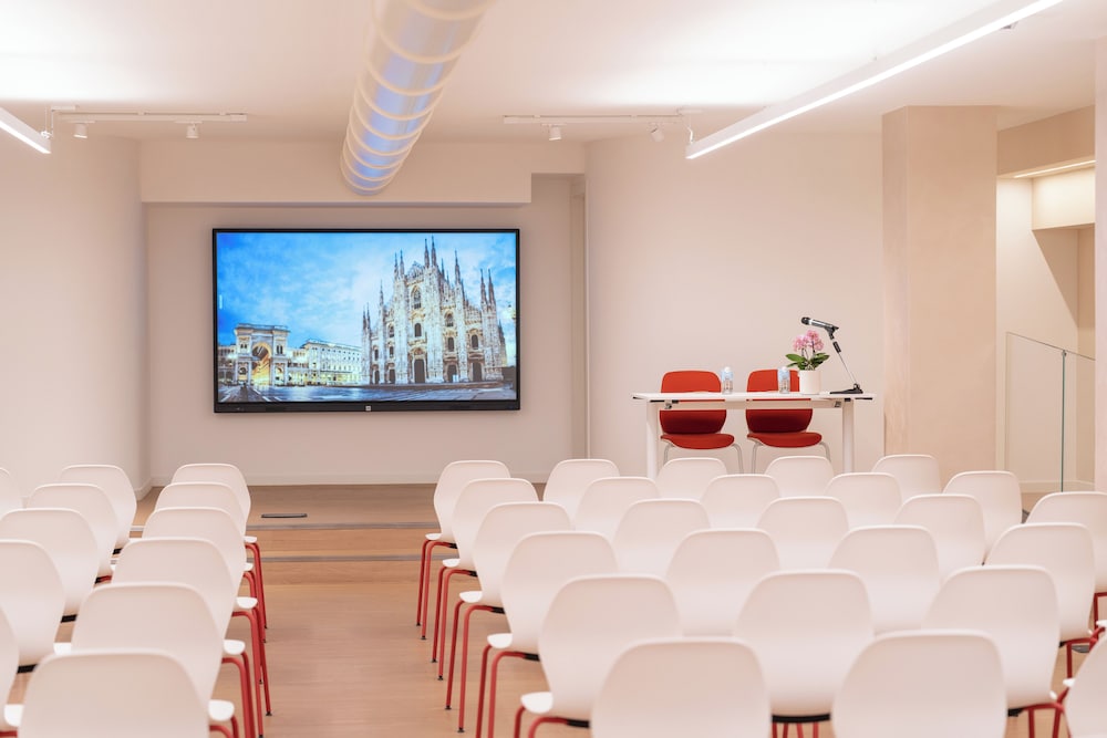 Hotel Raffaello — Hotel building in Milan, Lombardy