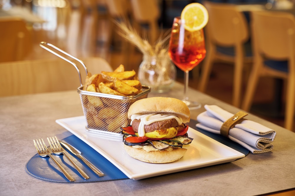 Hotel Raffaello — Restaurant & bars in Milan, Lombardy