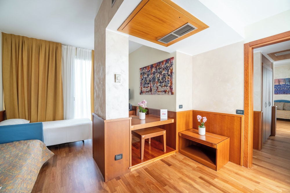 Hotel Raffaello — Hotel rooms in Milan, Lombardy