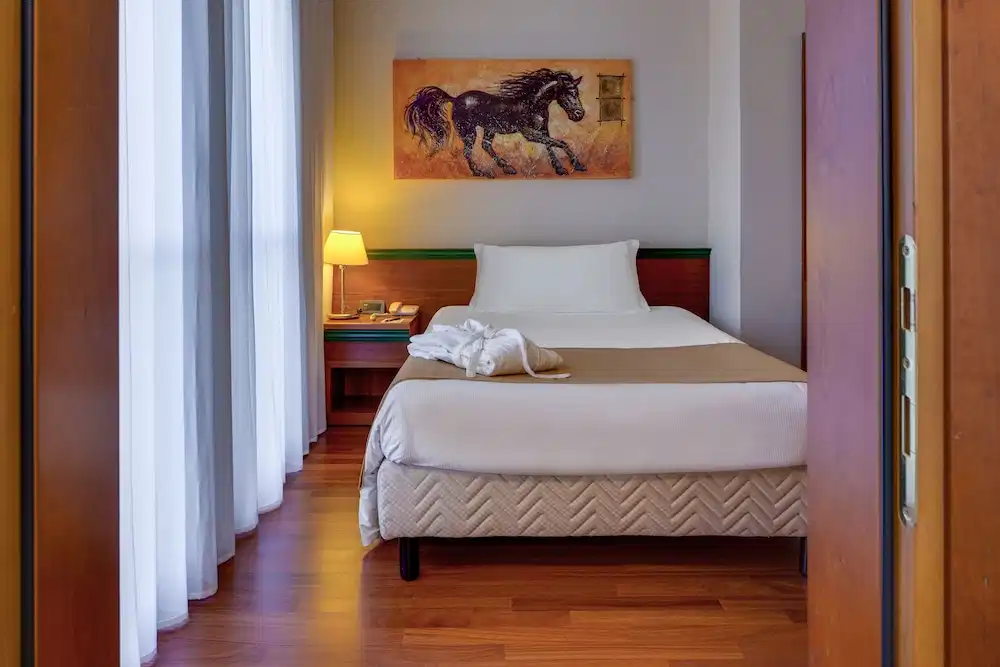 Hotel Raffaello — Hotel rooms in Milan, Lombardy