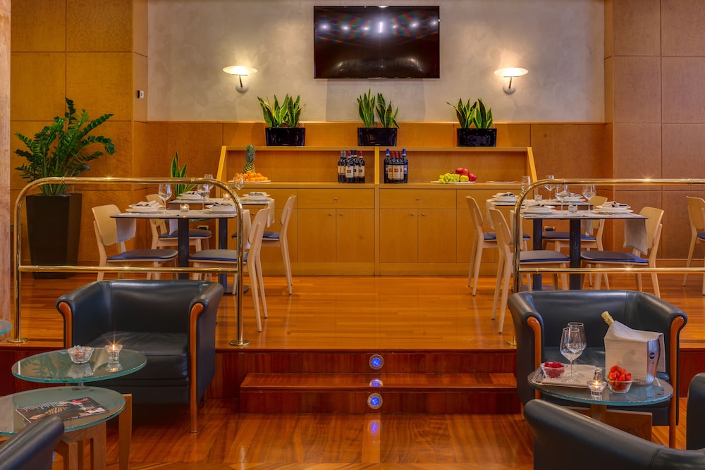 Hotel Raffaello — Restaurant & bars in Milan, Lombardy