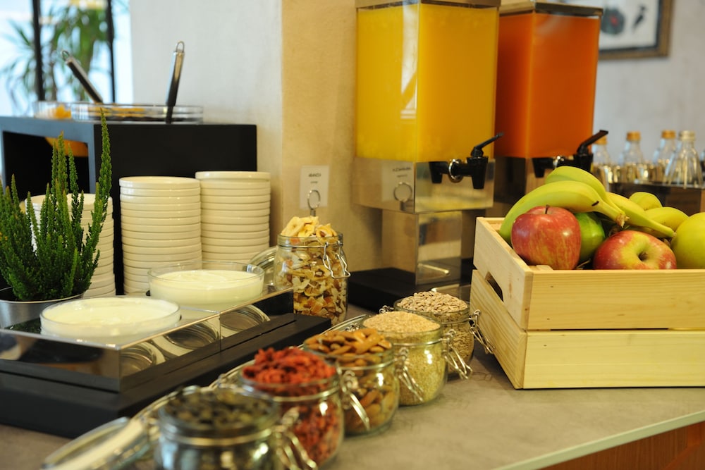 Hotel Raffaello — Restaurant & bars in Milan, Lombardy