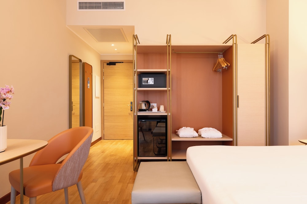 Hotel Raffaello — Hotel rooms in Milan, Lombardy