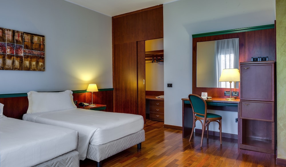 Hotel Raffaello — Hotel rooms in Milan, Lombardy
