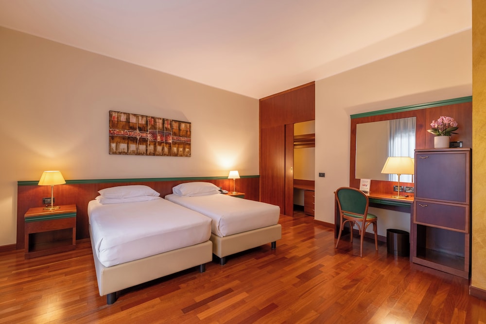 Hotel Raffaello — Hotel rooms in Milan, Lombardy