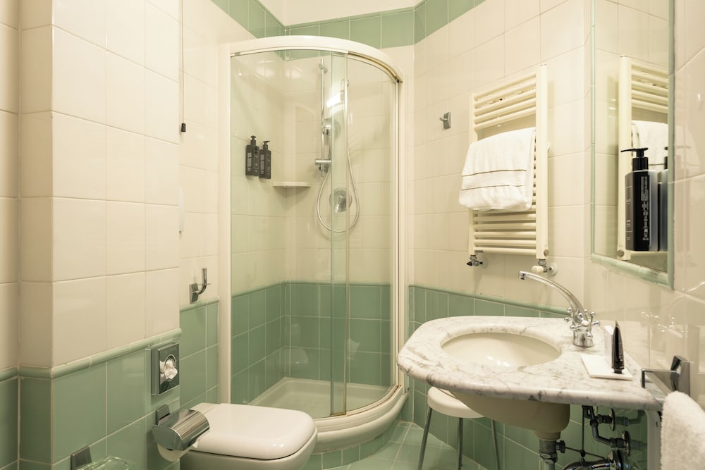 Hotel Raffaello — Hotel rooms in Milan, Lombardy
