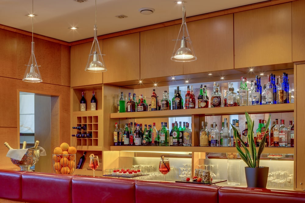 Hotel Raffaello — Restaurant & bars in Milan, Lombardy