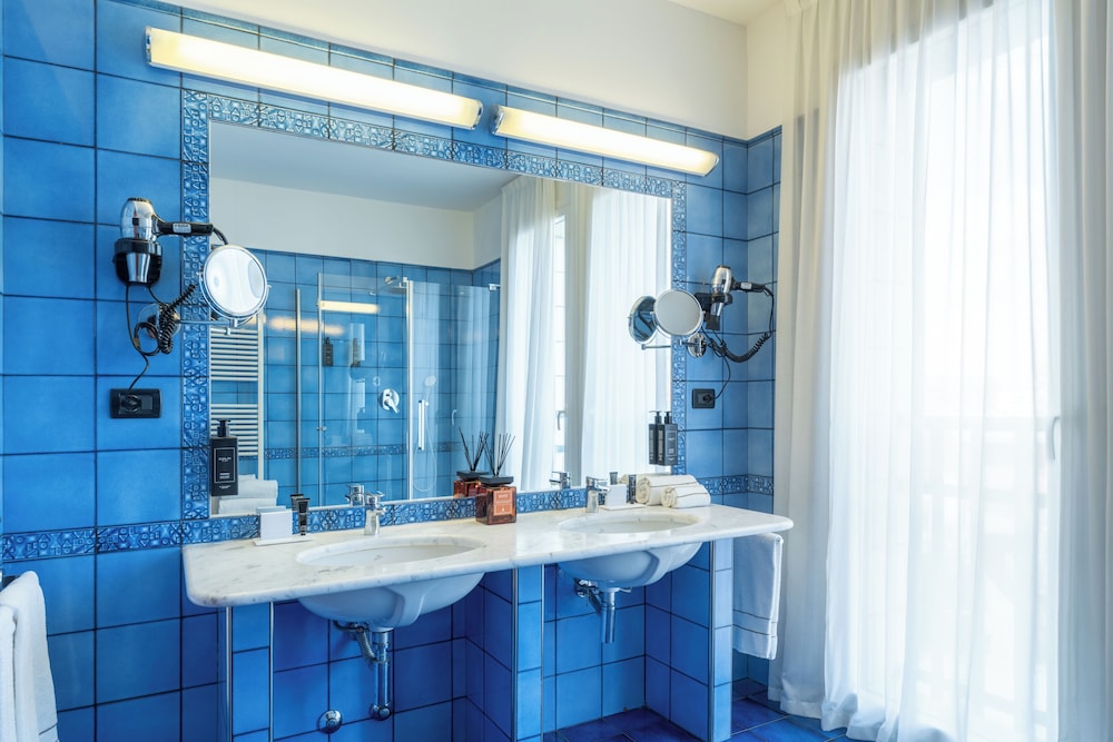 Hotel Raffaello — Hotel rooms in Milan, Lombardy