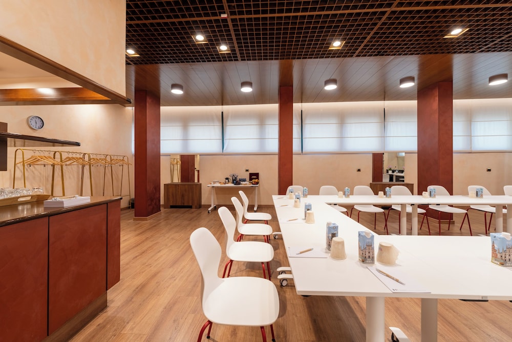 Hotel Raffaello — Restaurant & bars in Milan, Lombardy
